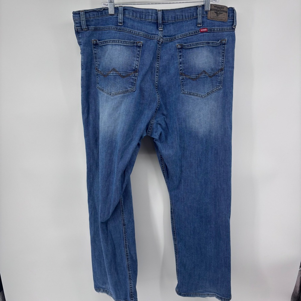 Wrangler Relaxed Bootcut Jeans Mens 42x30 Comfort Premium Quality Denim